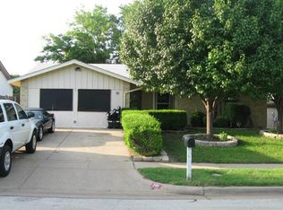 711 Salem Dr, Arlington, TX 76014