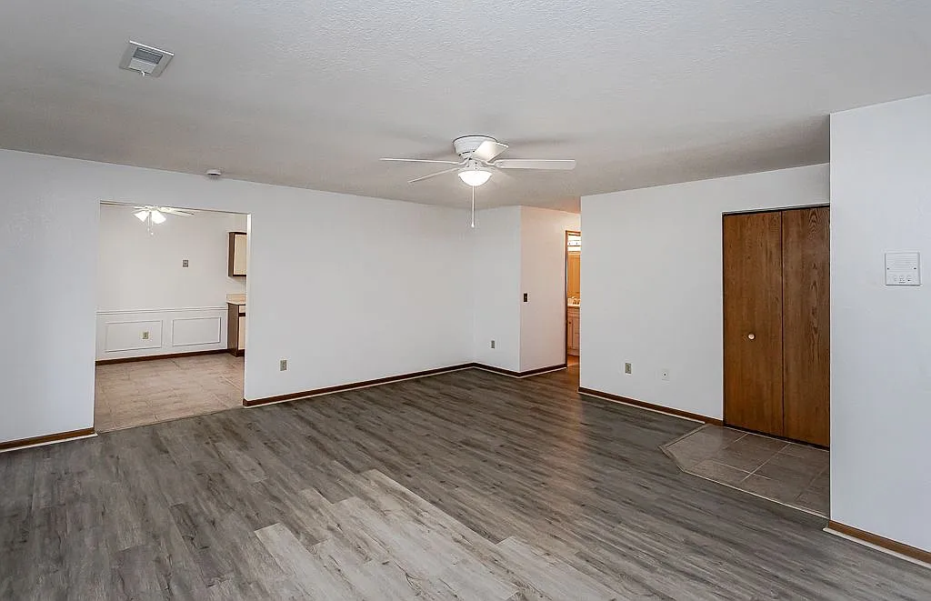 3 bed, $1,125 — Photo 4