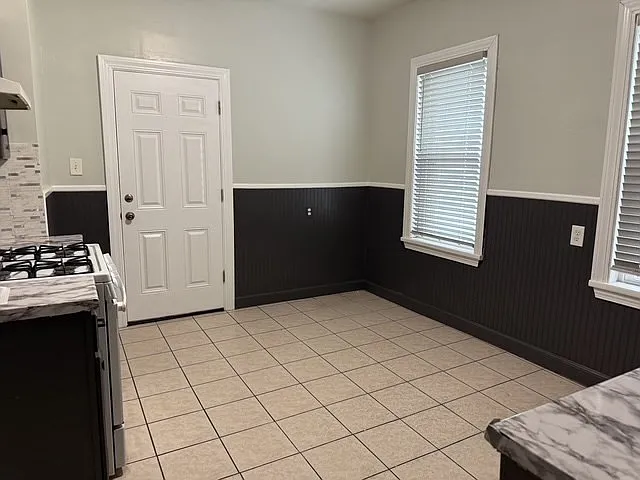 2 bed, 1.0 bath, 1000 sqft, $2,200 — Photo 2