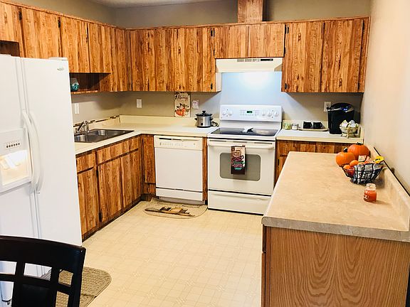 Kitchen appliances included 