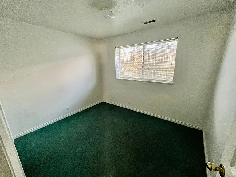 49 N 400 W — Photo 13
