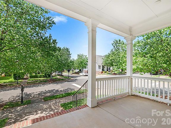 4th image of 15918 Spruell St