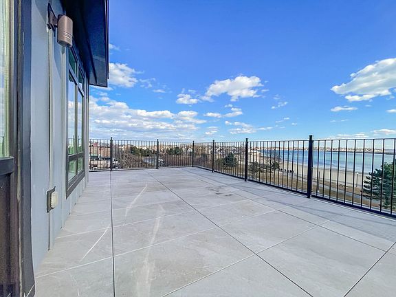 5th image of 917 Bennington St #Penthouse 502