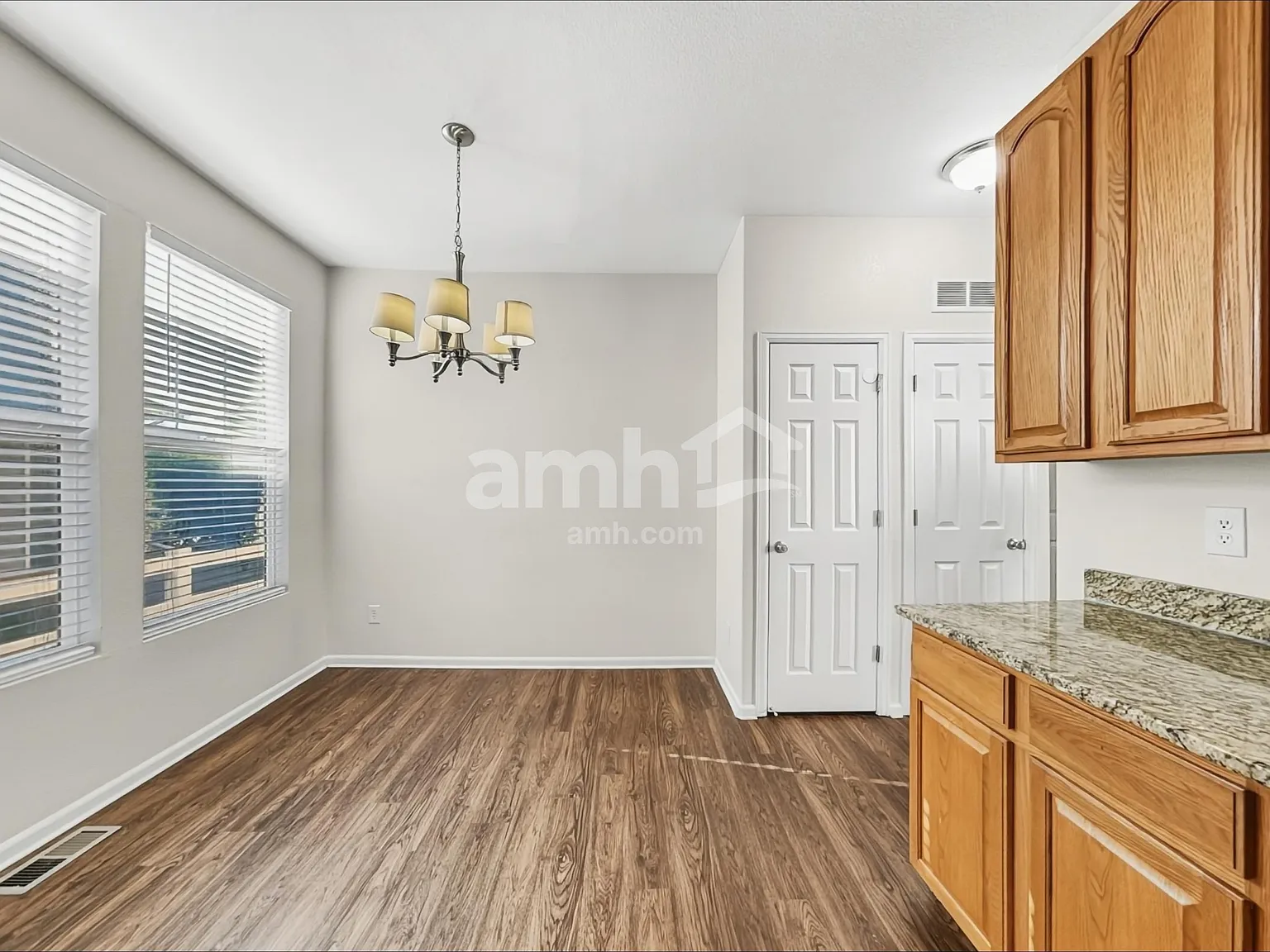 3 bed, 2.5 bath, 1972 sqft, $2,905 — Photo 4