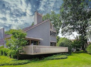 307 W Lyon Farm Dr, Greenwich, CT 06831