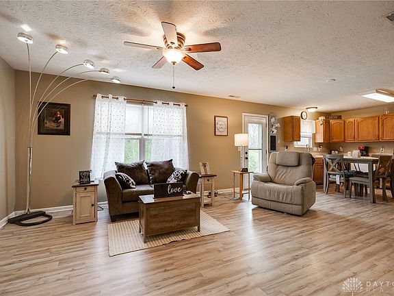 5th image of 211 Barnard Ct #B