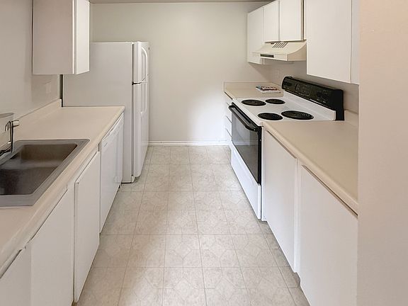 4th image of 4705 176th St SW APT B8