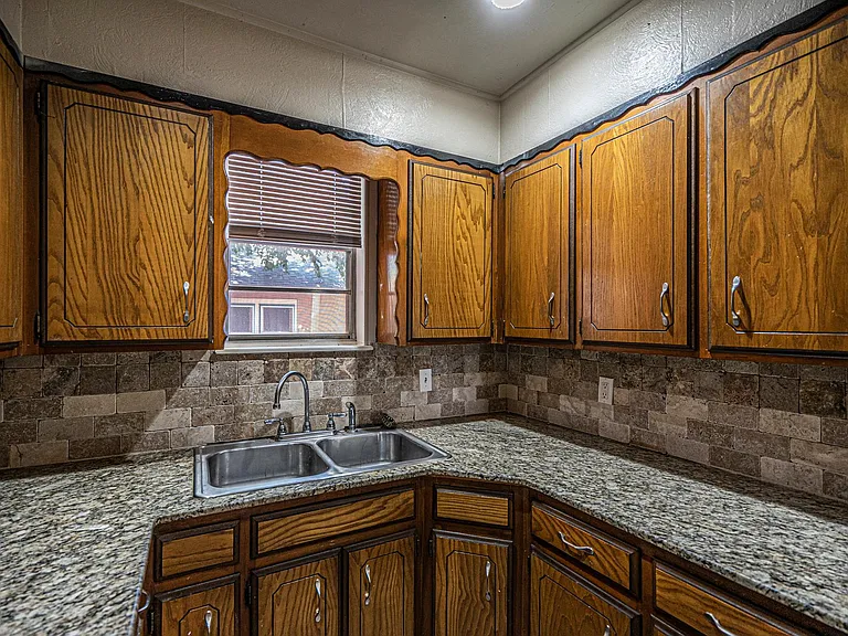 521 Park Pl — Photo 9