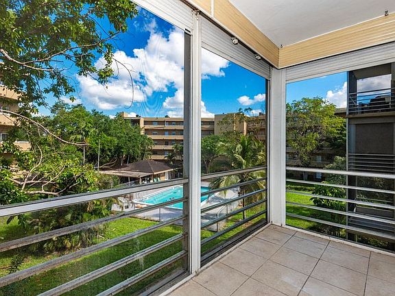 2nd image of 4111 Stirling Rd APT 308