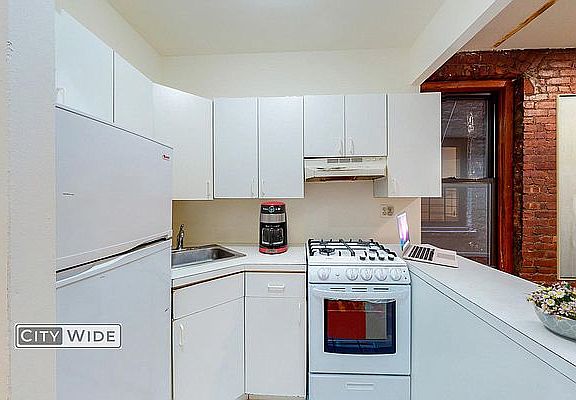 4th image of 165 Stanton St #1A