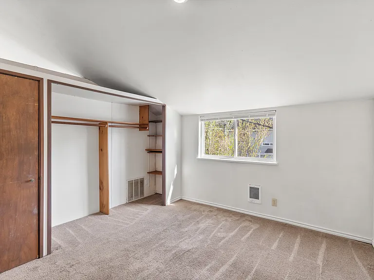 112 E 1st St #1 — Photo 10