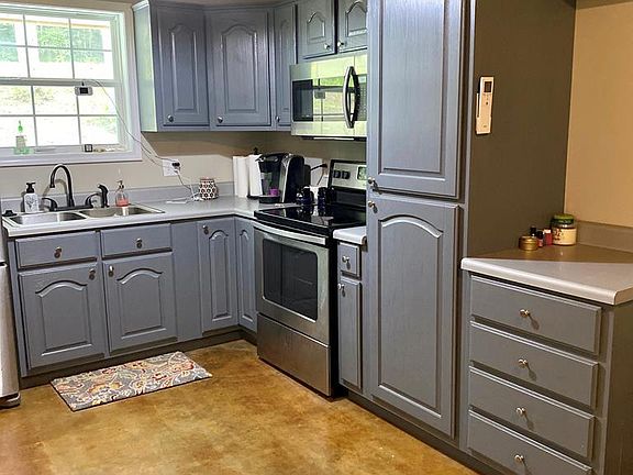4th image of 570 Grissom Ln