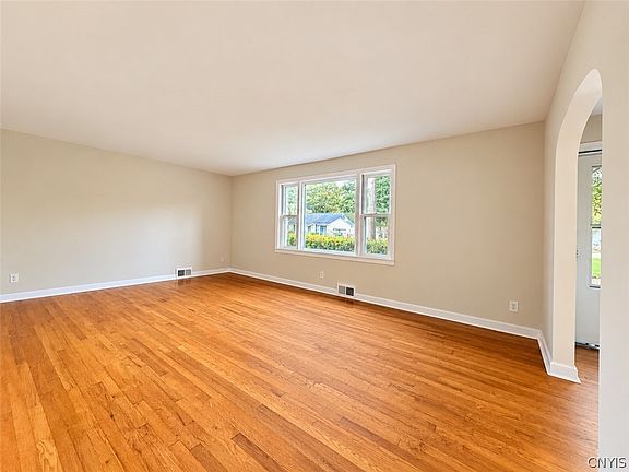 2nd image of 31 Pearl St