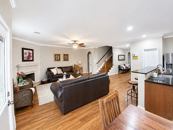 4th image of 110 N Hawkhurst Cir