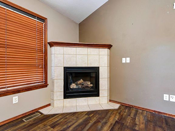 5th image of 975 S Ballard Drive