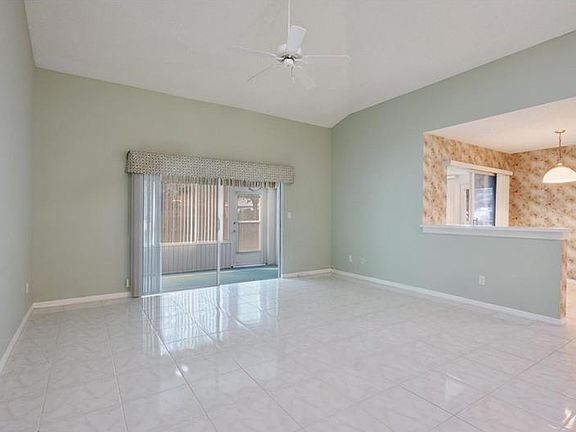 3rd image of 2302 Oxford Center Pl