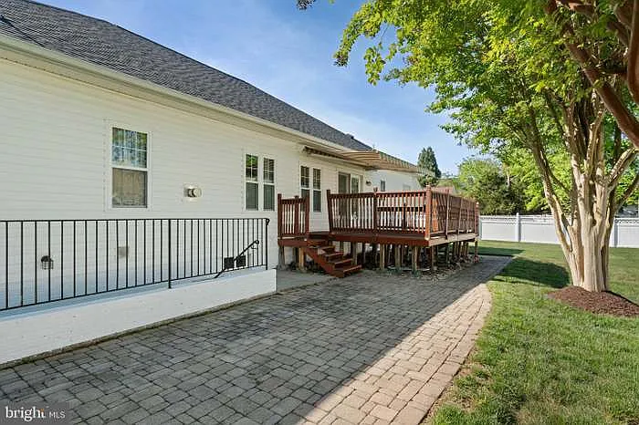 2707 Glendas Way — Photo 5