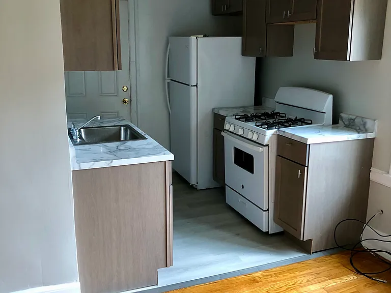 10443 S Hale Ave #1 — Photo 2