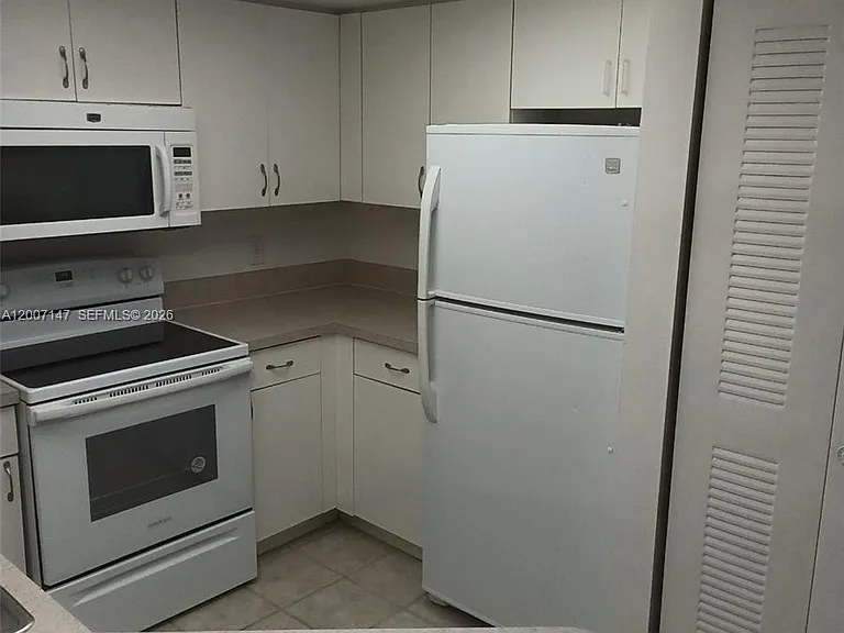 4175 N Haverhill Rd #922 — Photo 12