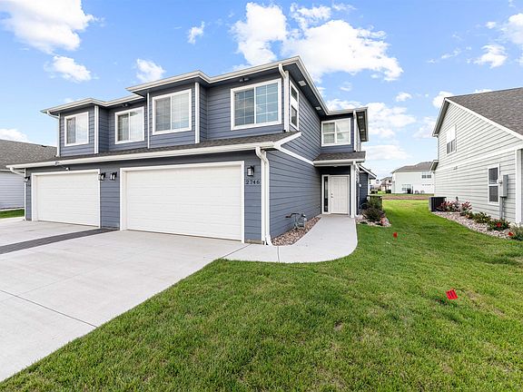 2nd image of 2746 Amelia Ln