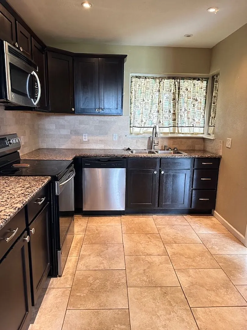 Harwood Floors - Granite Countertops - Midwest City Schools — Photo 4