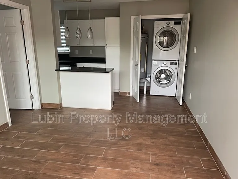 1616 Monroe Ave #7 — Photo 6