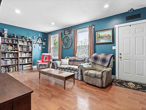 4th image of 106 Cunningham Pl