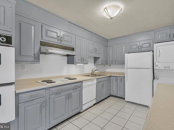 4th image of 309 Yoakum Pkwy APT 308