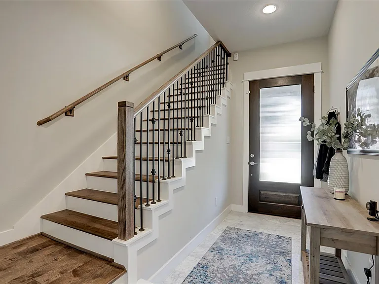 4511 Maxie St — Photo 2
