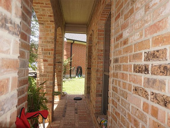3rd image of 1124 Sunderland Ln
