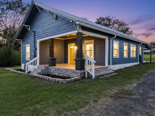 2306 Jacksonville Dr, Henderson, TX 75654