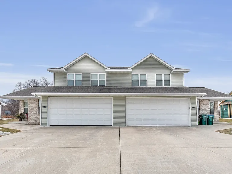 2086 River Point Ct — Photo 1