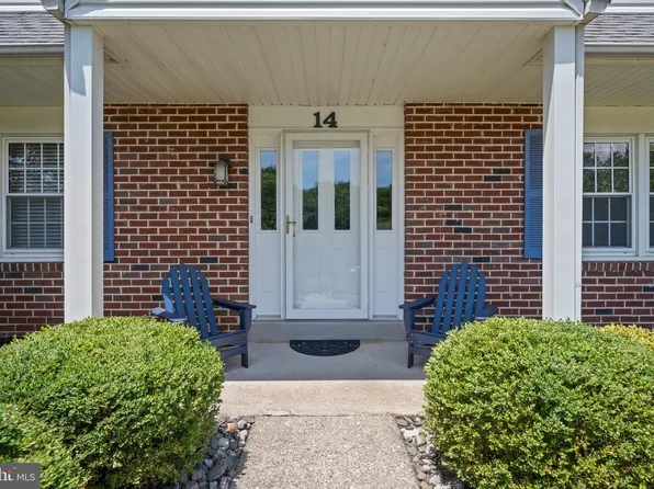 14 Buttonwood Cir, Lafayette Hill, PA 19444