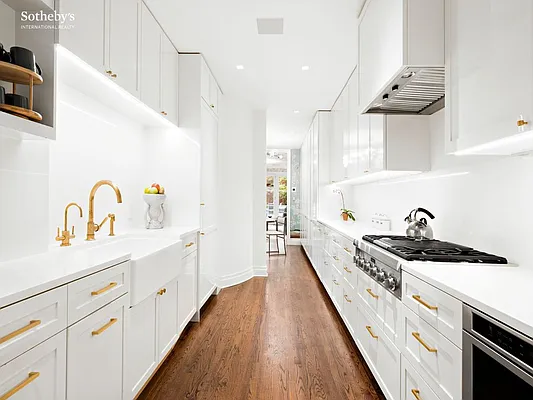 Sold by Sotheby's International Realty | media 3