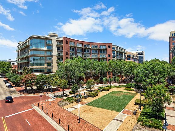 2nd image of 5055 Addison Cir Penthouse 713