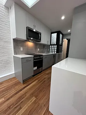 Rented by Reyes & Elsamad Real Estate Group | media 3