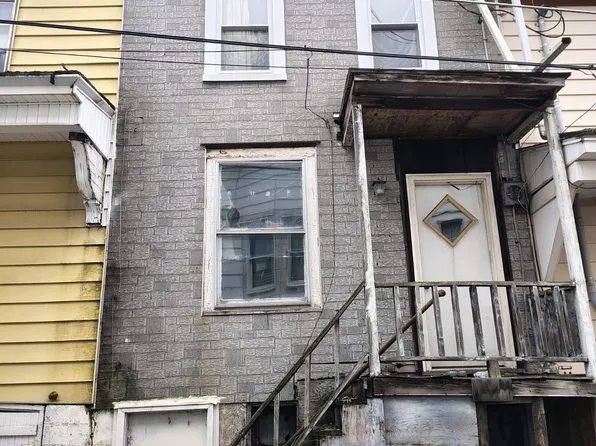 412 W New York St, Shenandoah, PA 17976