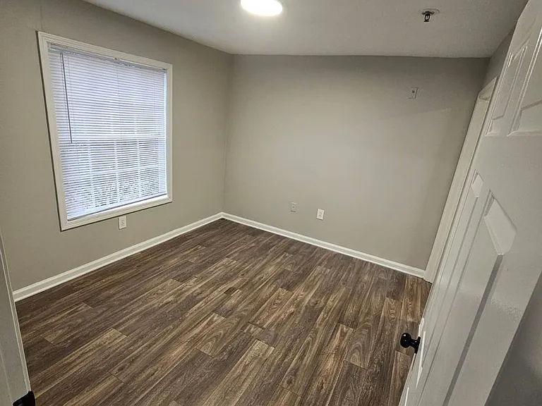 Chelsea Court Apartments — Photo 5