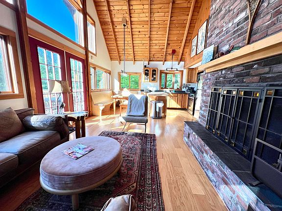 5th image of 163 Howe Farm Road