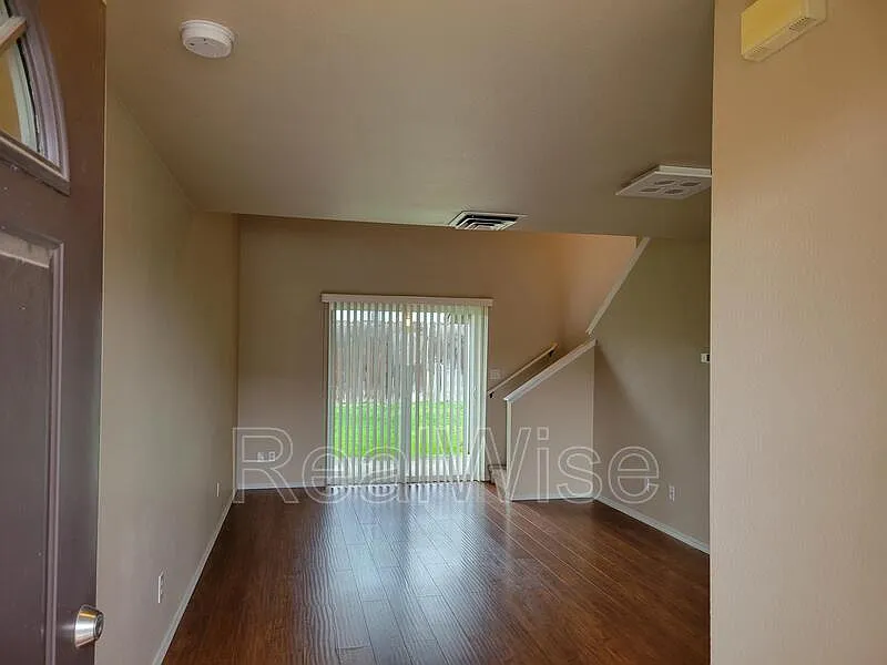1 bed, 1.0 bath, 1000 sqft, $1,195 — Photo 3