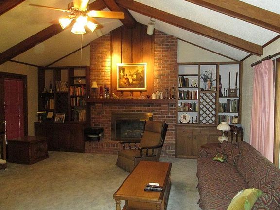 3rd image of 105 Gregory Dr