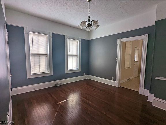 4th image of 1719 Holmden Ave