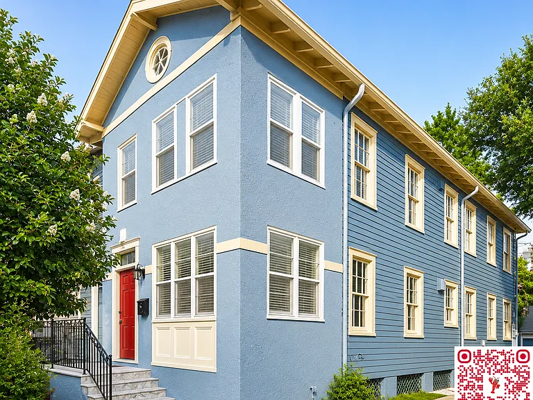 2211 Broadway St — Photo 1