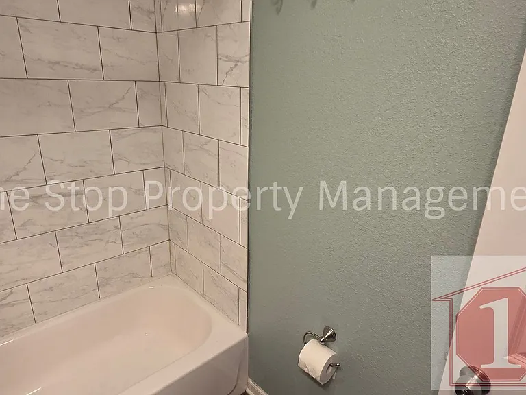 608 NE Florence Ave #A — Photo 21