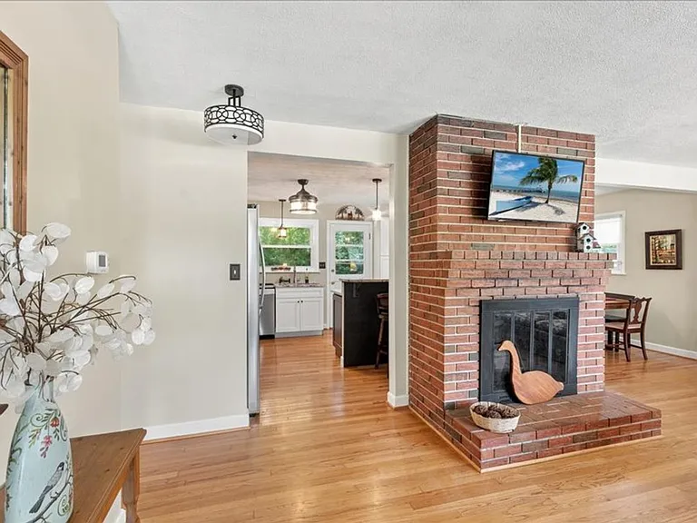 549 N Country Club Rd — Photo 4