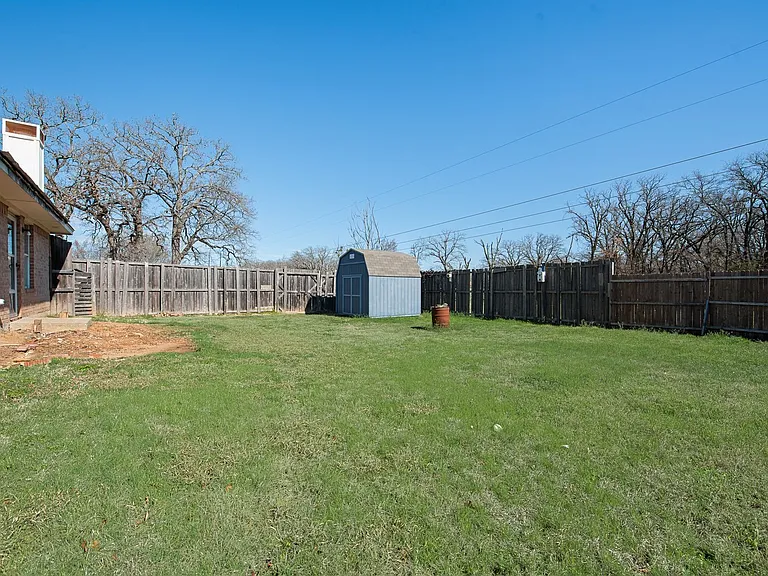 216 Modene St — Photo 16
