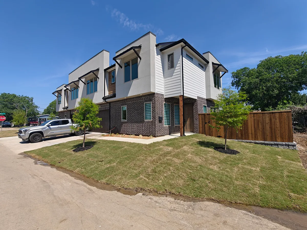 Building Photo - 5704 Wayside Dr