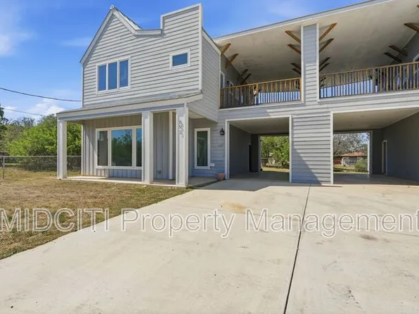 893 E Mather St, New Braunfels, TX 78130