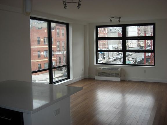 5th image of 832 Dekalb Ave APT 3F
