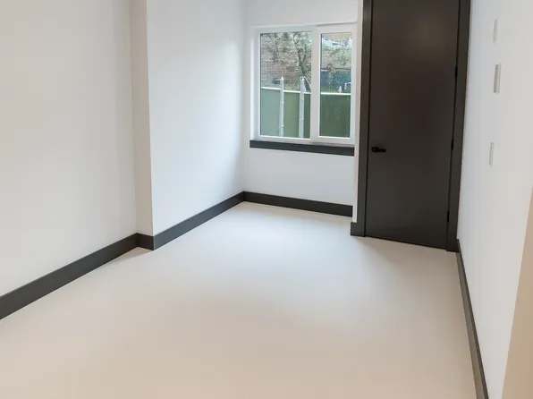 118 Tompkins Avenue image 6 of 8